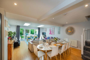 Great large 4 Bedroom House near tube sleeps 7